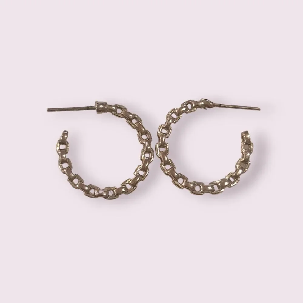 Silver Tone Chain Weave Classic Simple Chic Minimalist Hoop Stud Earrings